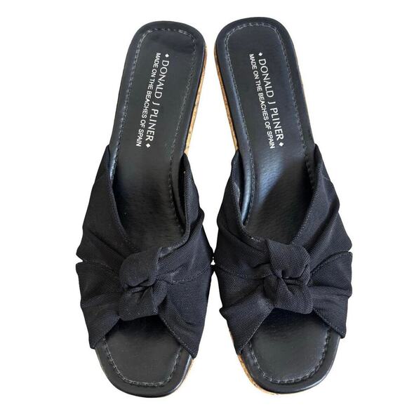 VTG. Y2K DONALD PLINER BLACK BOW TIE WEDGE SANDALS SIZE 10 1/2 NEW. - Picture 4 of 8